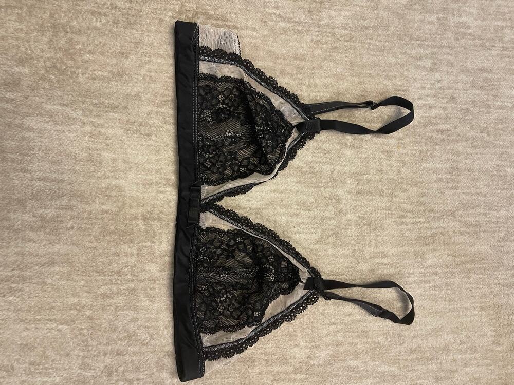 Cosmopolitan Black Sheer Lace Wireless Triangle Bralette Bow Sz L 128-B046